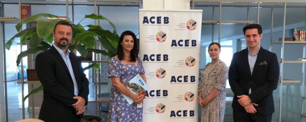 PALLADIUM HOTEL COSTA DEL SOL OFRECE UN DETALLE A LOS SOCIOS DE ACEB Y ACCAB EN SU NIX SKY BAR