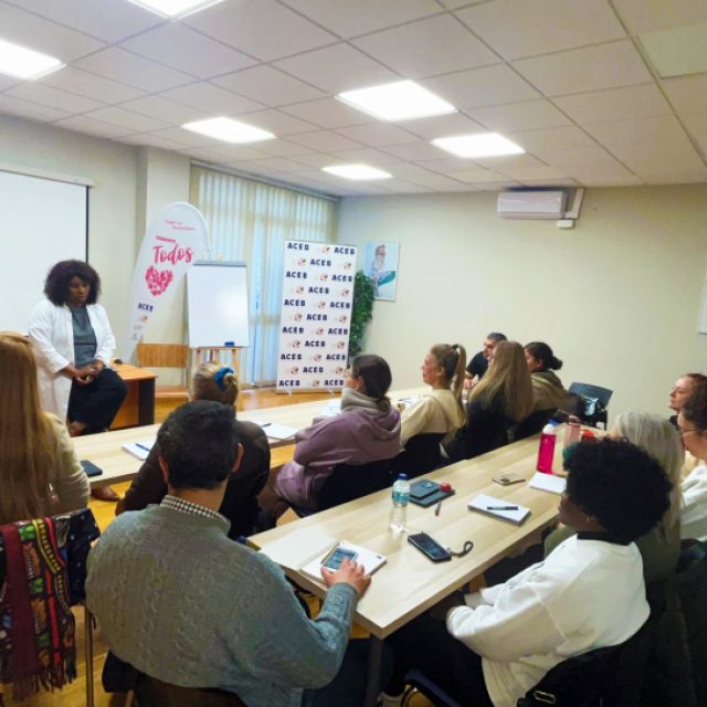 LA SEDE DE ACEB-ACCAB ACOGE UN CURSO DE AUXILIAR DE AYUDA A DOMICILIO, OFRECIDO POR CRUZ ROJA