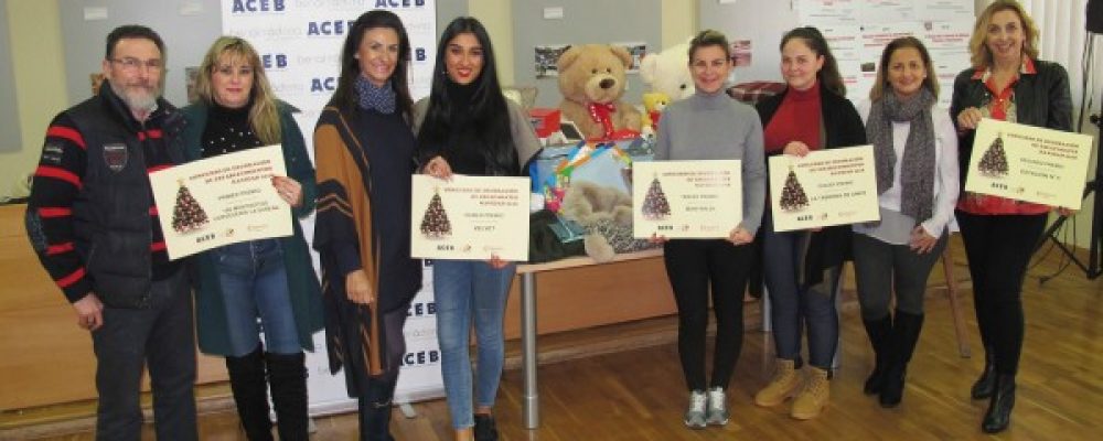LA ACEB ENTREGA LOS PREMIOS DE ‘GANA UN ESCAPARATE’ Y LOS CONCURSOS DE DECORACIÓN DE NAVIDAD