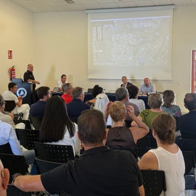 ACEB VALORA DE FORMA POSITIVA LA PEATONALIZACIÓN DEL PUERTO, QUE FAVORECERÁ EL TRÁNSITO Y EL CONSUMO