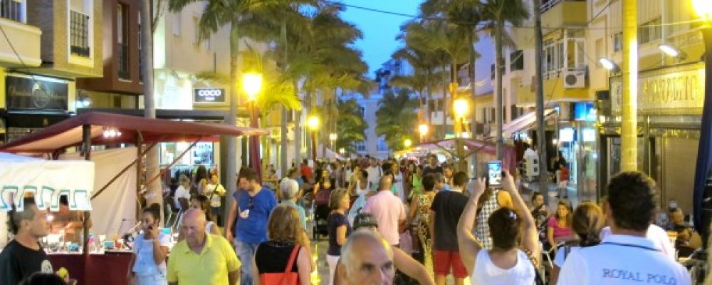 CELEBRADO CON GRAN ÉXITO EL OUTLET DE VERANO Y MERCADO DE ARTESANÍA EN LA CALLE BLAS INFANTE